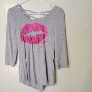 Stylish Gray Long Sleeve Top with Pink Lip Design